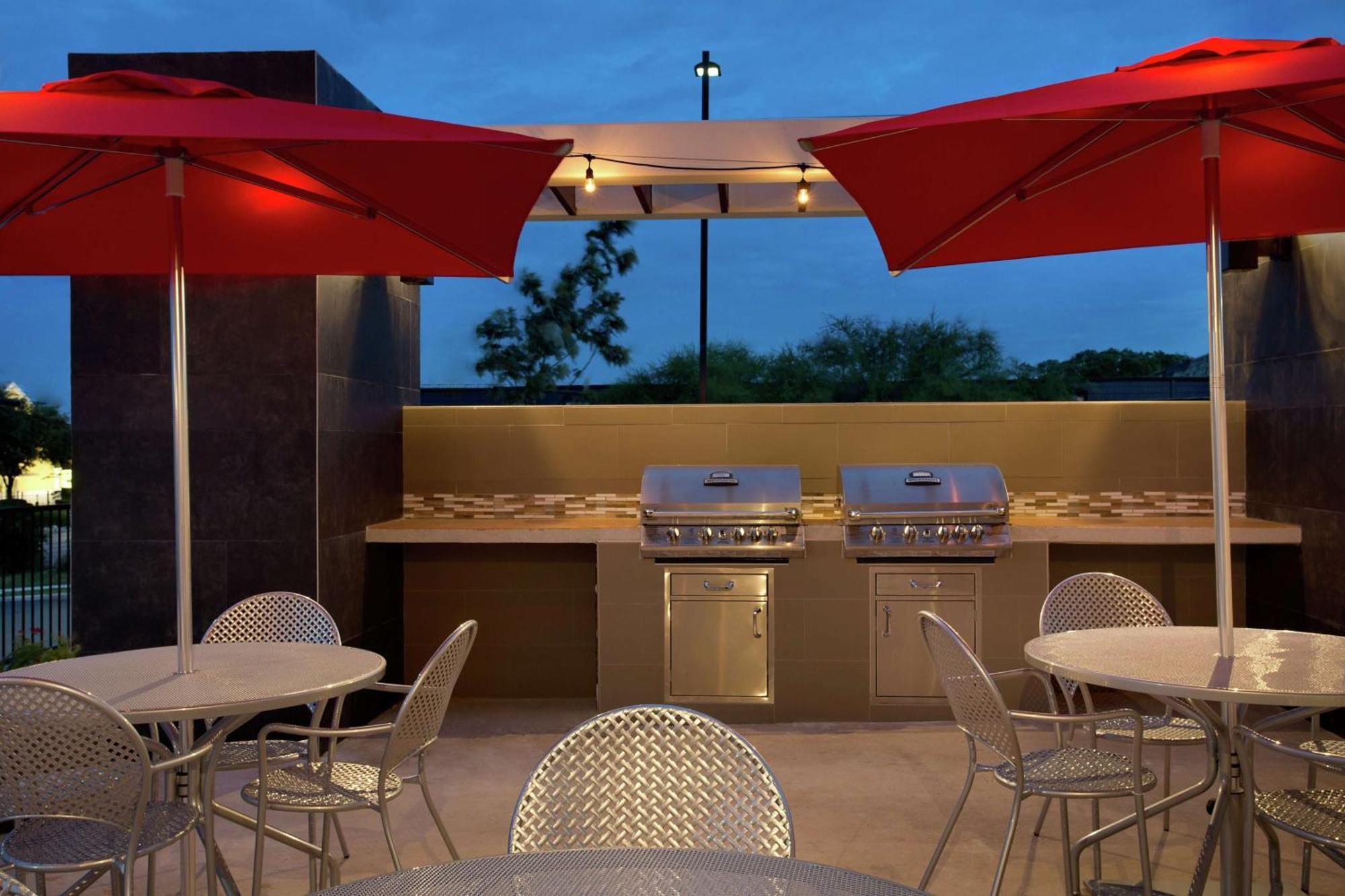 Hotel Home2 By Hilton Airport, Tx 3*
